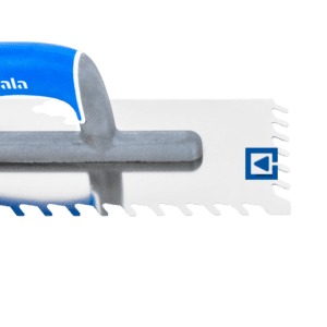 STAINLESS STEEL TROWEL WITH SKEWED NOTCH, 3K SOFT HANDLE ON A POLYAMIDE FLOAT WITH GLASS FIBER, MASTER LINE 130X270 MM, NOTCH 10 MM